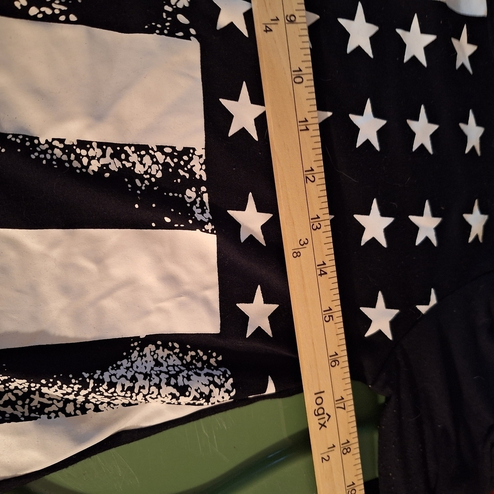Men's Black and White Star Pattern Long Sleeve Tee - Picture 4 of 5